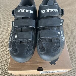 Tomasso Strada 200 mens size 9 black bike shoes. AMAZING CONDITION!!